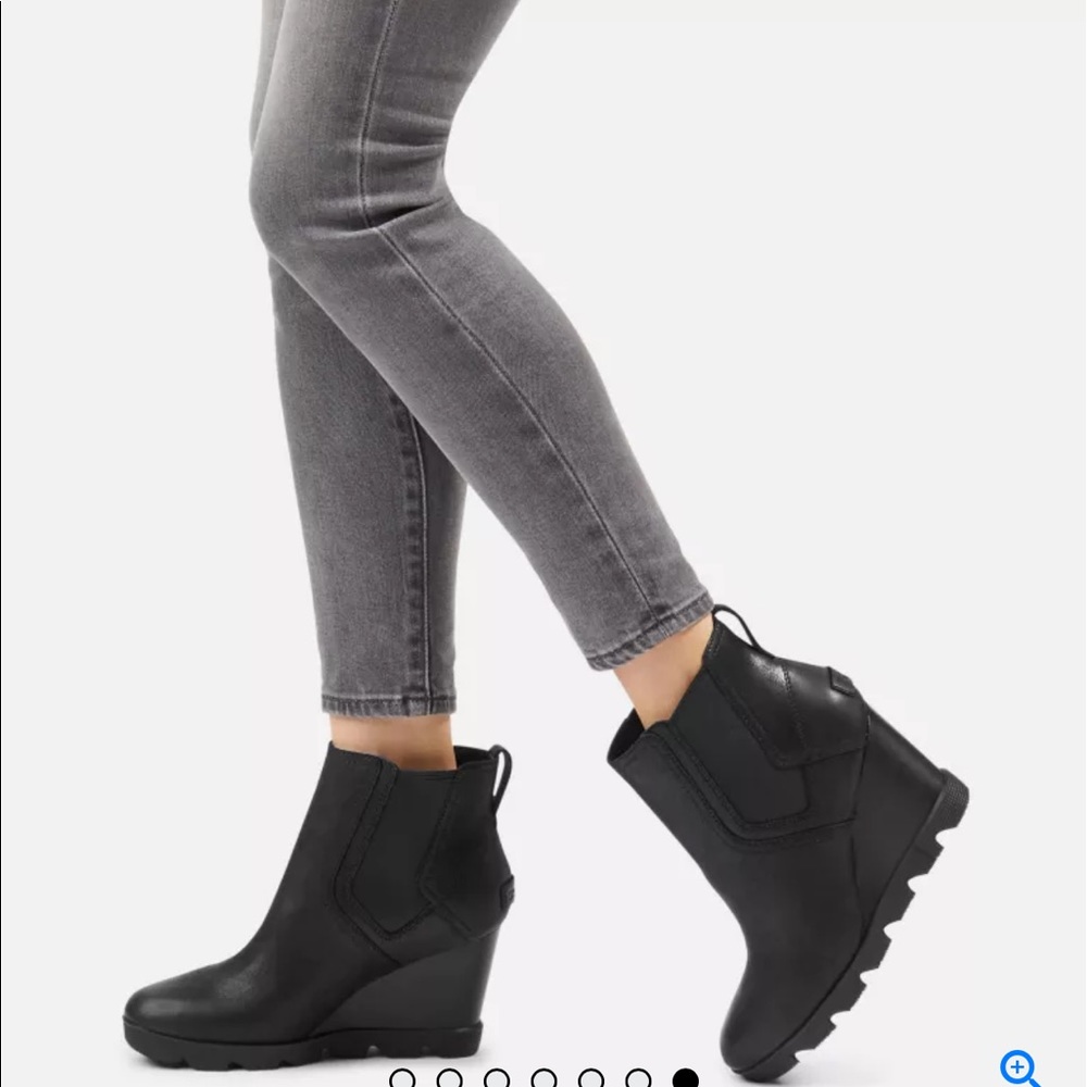 NWT Joan Uptown Chelsea wedge booties